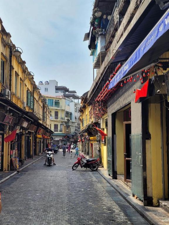 Hanoi's Lane *